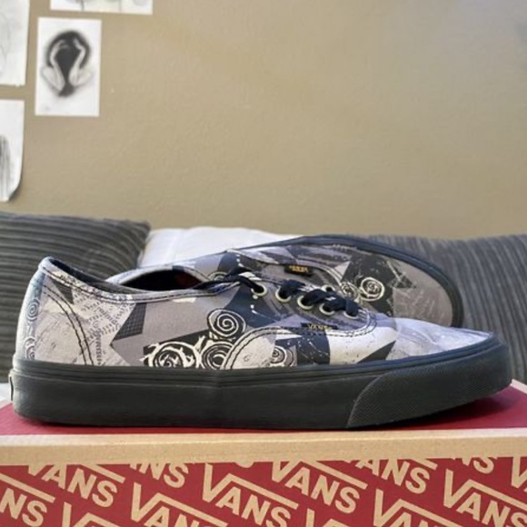 vans black and white design